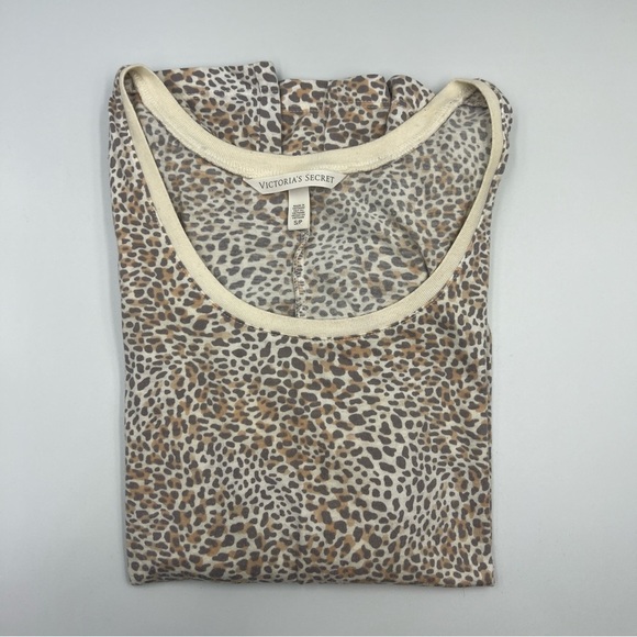 Leopard 3/4 Sleeve shirt from Victoria Secret - Picture 3 of 4